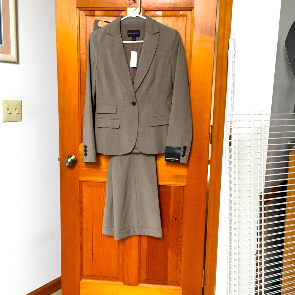 Brand new Banana Republic suit